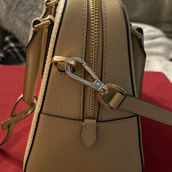 Michael Kors Purse. - Picture 11 of 11